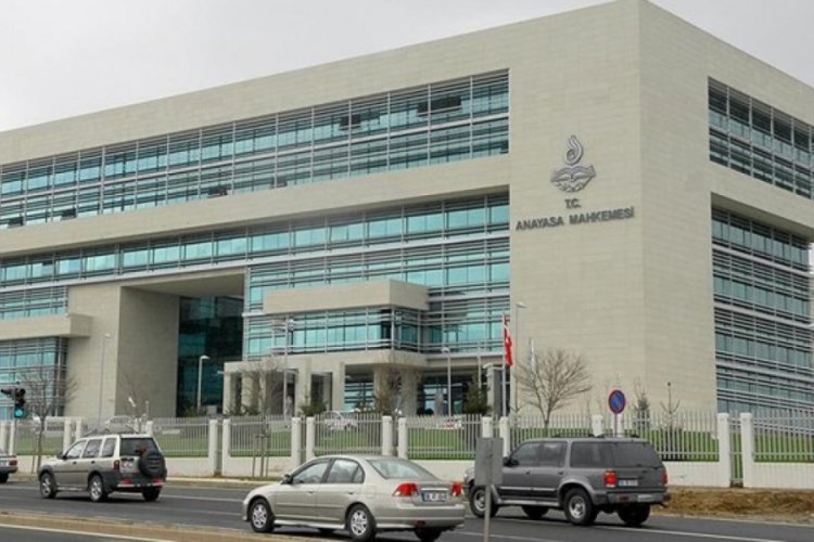 Cezaevindeki babasını ziyaretten men edilen kadın haklı bulundu