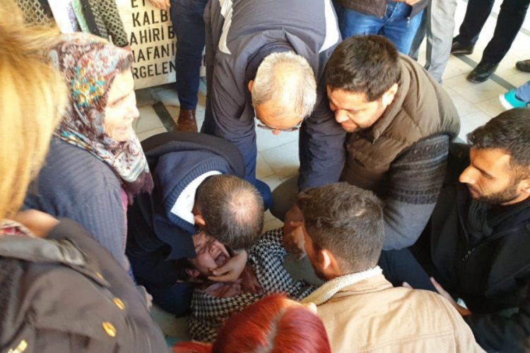Yanarak &ouml;len Gamze'nin annesi cenazede baygınlık ge&ccedil;irdi