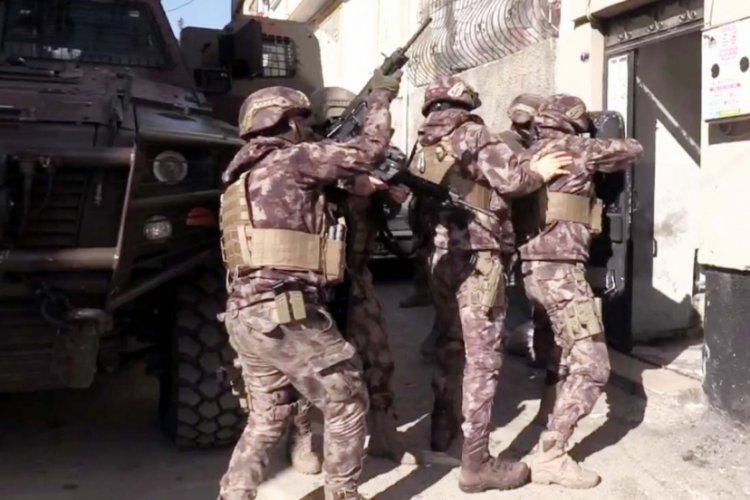 Gaziantep'te 710 polisle uyuşturucu operasyonu: 31 g&ouml;zaltı
