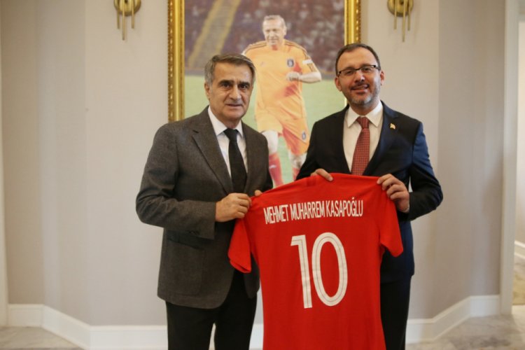 Bakan Kasapoğlu'ndan Şenol G&uuml;neş'e ziyaret
