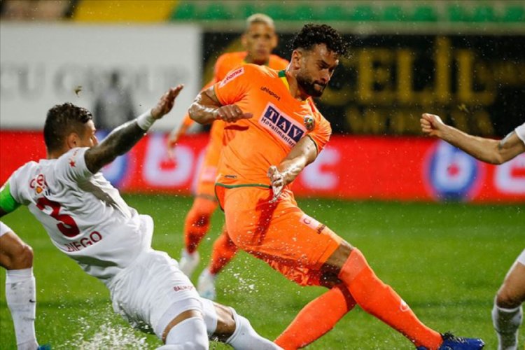 Alanyaspor'lu Caulker: Kaderim g&uuml;zel, s&uuml;sl&uuml; kelimelerle yazılmış