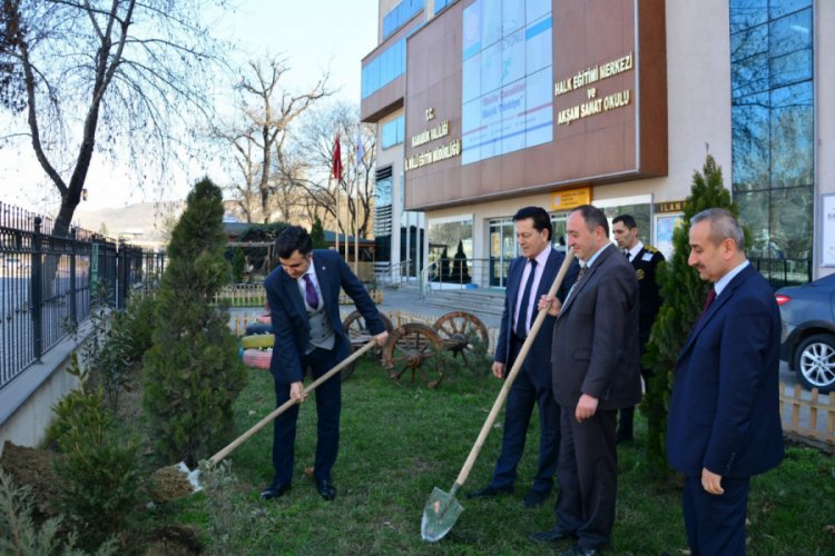 Karab&uuml;k'de "Toprak Dede"yi fidan dikerek andılar