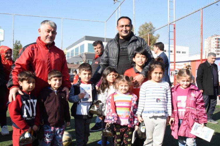 Yılmaz, minik sporcuları ziyaret etti
