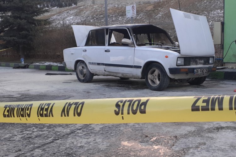 Gaz alan ara&ccedil; patladı, s&uuml;r&uuml;c&uuml; yaralandı