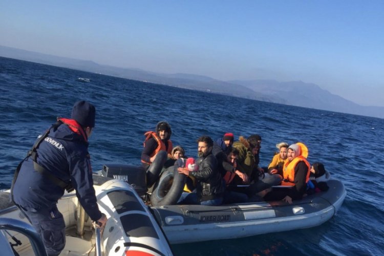 18 d&uuml;zensiz g&ouml;&ccedil;men Sahil G&uuml;venlik'ten ka&ccedil;amadı