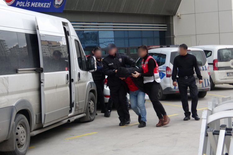 Hırsız girdi diye polis &ccedil;ağırdılar, ev Hint keneviri tarlası &ccedil;ıktı