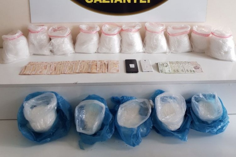 14 kilo metamfetamin ele ge&ccedil;irildi