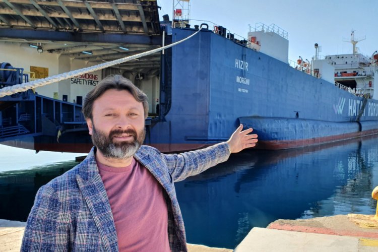 Hava muhalefeti nedeniyle 4 g&uuml;nd&uuml;r yanaşamayan gemi, Mersin'deki limanına ulaştı
