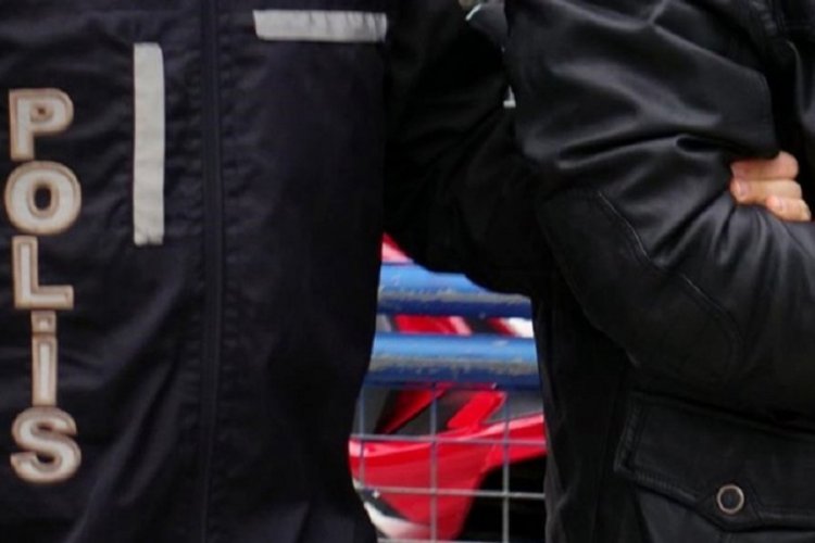 Kafede telefonla konuşan kişiyi 'H&uuml;k&uuml;meti eleştiremezsin' deyip ihbar ettiler