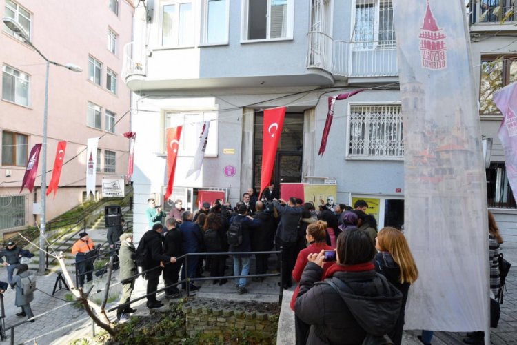 Ahmet Hamdi Tanpınar'ın evine tabela asıldı