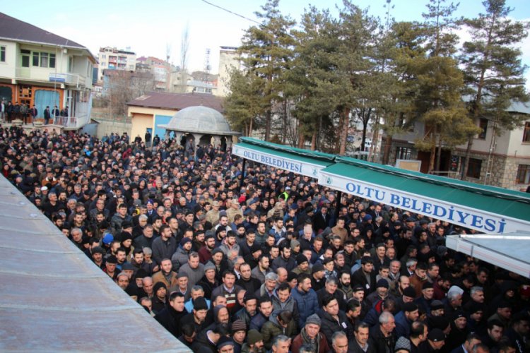 Futbol oynarken kalp krizi ge&ccedil;iren polis memuru son yolculuğuna uğurlandı