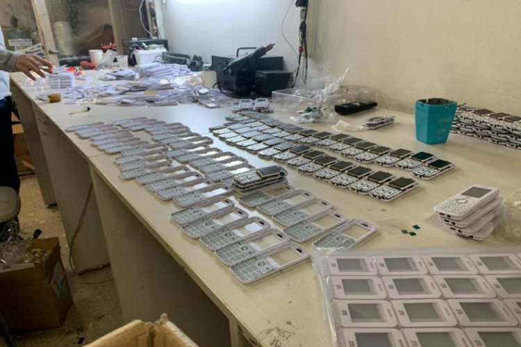 İstanbul'da cep telefonu ve t&uuml;t&uuml;n operasyonu