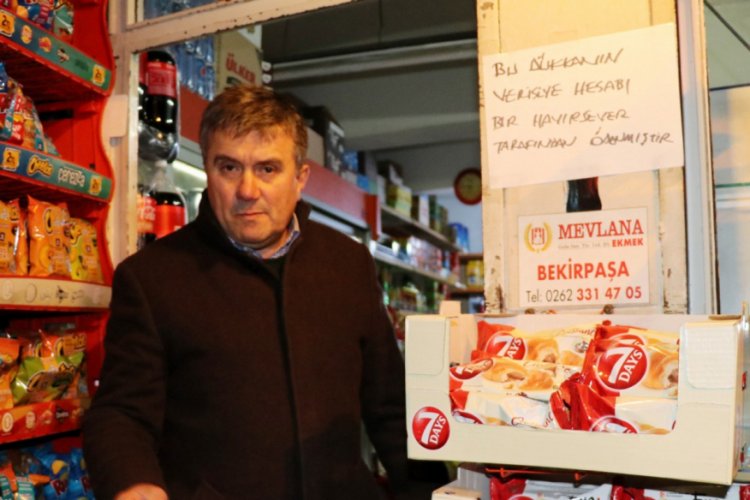 Hayırsever şahıs bakkalın veresiye defterini satın aldı