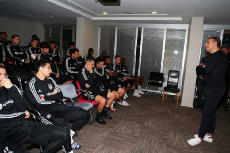 Beşiktaş'ta Abdullah Avcı'dan futbolculara veda