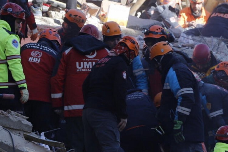 &Ouml;zhaseki: 771 belediyemiz hummalı bir &ccedil;alışma s&uuml;rd&uuml;r&uuml;yor