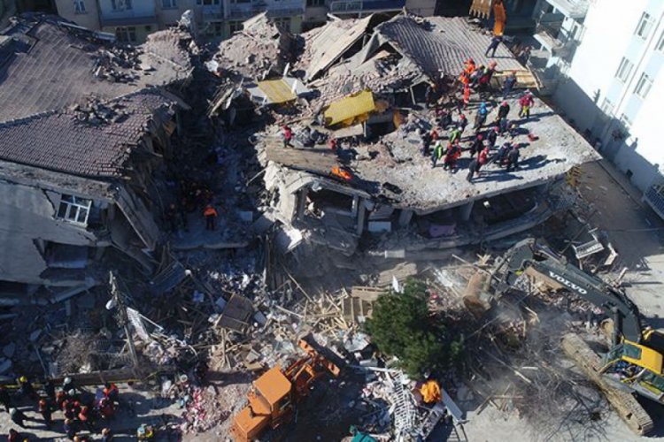 Enkaz altından 112 ile g&ouml;r&uuml;şt&uuml;!