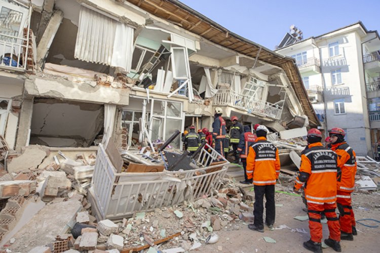 Malatya'da deprem su deposunda hasara neden oldu