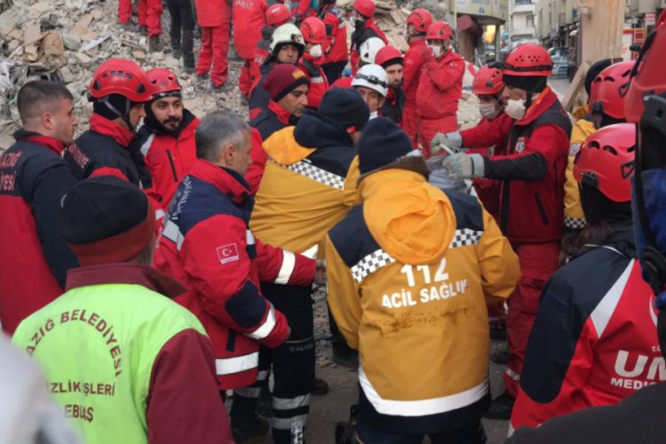 Enkazda 3 kişinin cansız bedenine ulaşıldı