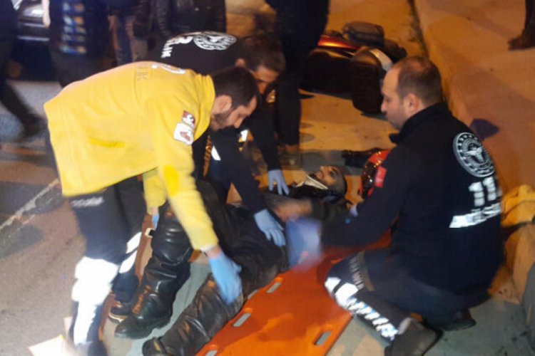 Otomobil motosiklete &ccedil;arptı: 1'i kadın, 2 yaralı