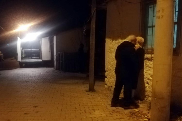 Annesini &ouml;ld&uuml;r&uuml;p intihar etti!