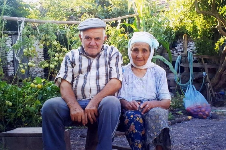68 yıldır evli &ccedil;ift, 10 dakika arayla yaşamını yitirdi