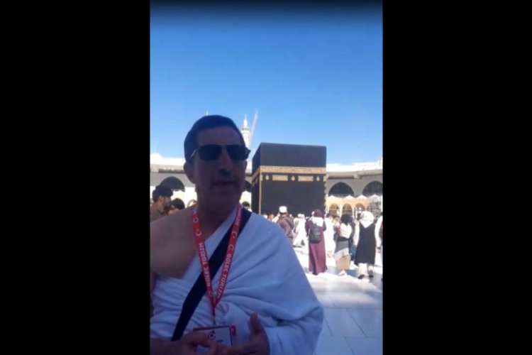 Bursa'dan umreye giden kafile Kabe'de depremzedeler i&ccedil;in dua yaptı