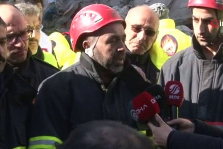Kurtarma &ccedil;alışmalarını anlatan itfaiye eri g&ouml;zyaşlarını tutamadı