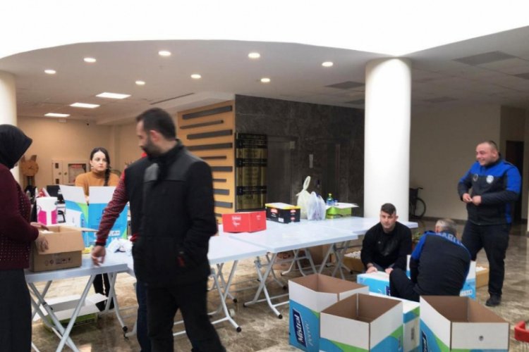 Yalova'dan deprem b&ouml;lgesine yardım