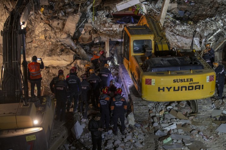 Depremin ardından 48 saat ge&ccedil;ti