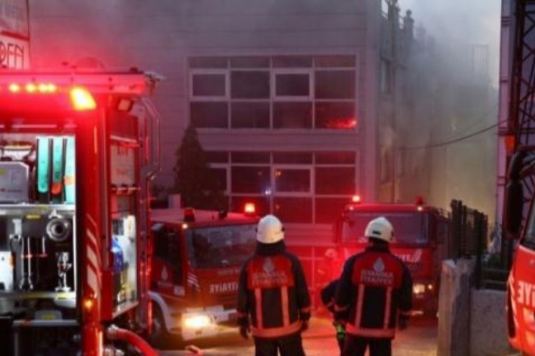 Yazlık konutların yakınında &ccedil;ıkan sazlık yangını s&ouml;nd&uuml;r&uuml;ld&uuml;