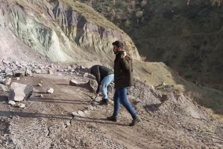 Yerbilimleri Araştırma Ekibi deprem b&ouml;lgesinde araştırma yaptı