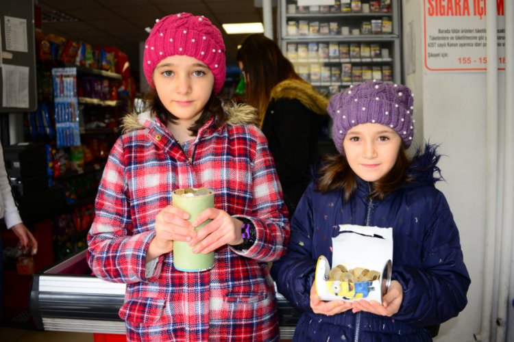 Kumbaralarındaki parayla depremzedelere yardım ettiler