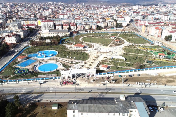 Sivas'ta yapılan Anadolu'nun en b&uuml;y&uuml;k 'millet bah&ccedil;esi' a&ccedil;ılışa hazır