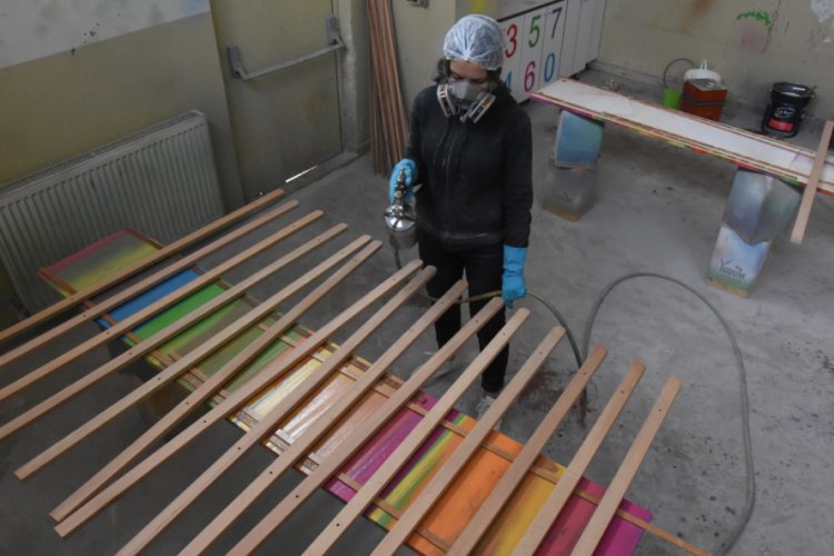 Bursalı &ouml;ğrenciler ş&ouml;valeler i&ccedil;in s&ouml;mestir tatilinde bile &ccedil;alışıyor