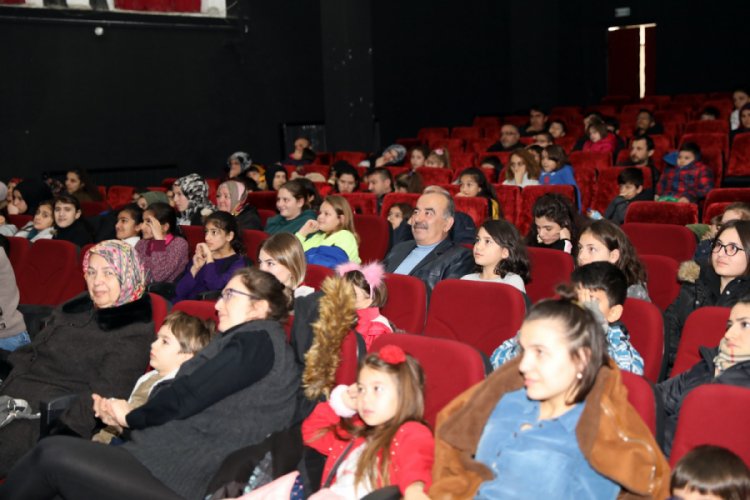 Bursa Mudanya'da öğrenciler yarıyıl tatilinde sinemada buluştu