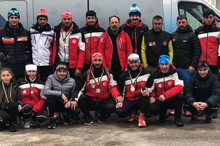 Milli kayak&ccedil;ılardan Bosna Hersek'te 3'&uuml; altın, 7 madalya