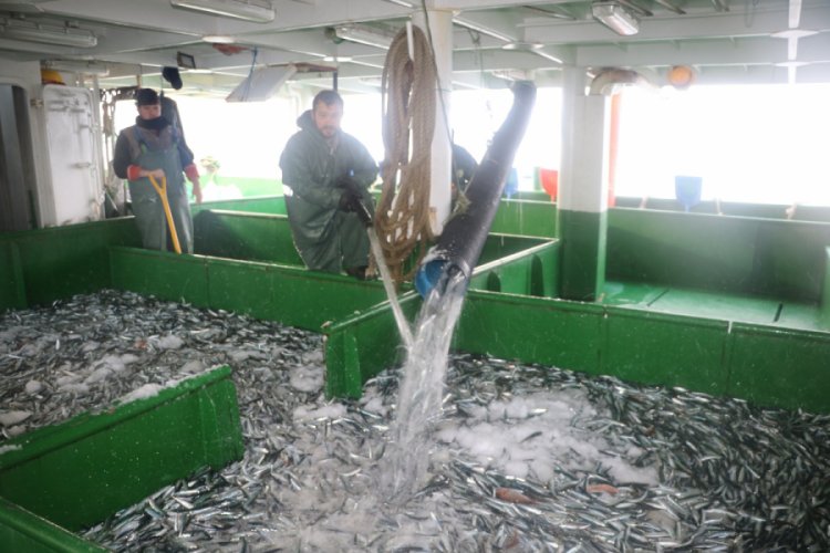 &Ccedil;anakkale'de su &uuml;r&uuml;nleri denetiminde 256 bin lira ceza