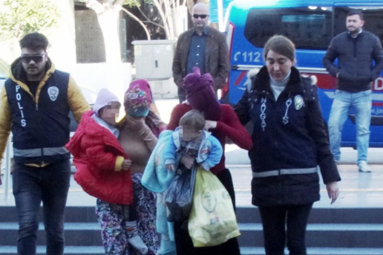 Hırsızlıktan tutuklanan 2 kadın, cezaevine &ccedil;ocuklarıyla gitti
