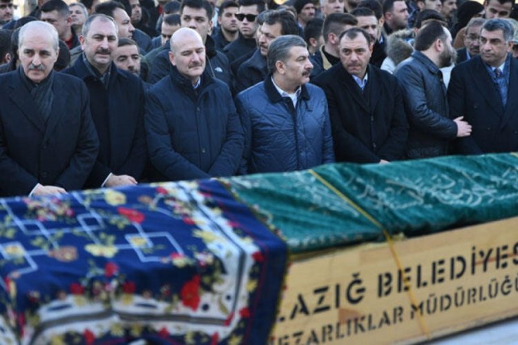 Depremde hayatını kaybedenler son yolculuklarına uğurlandı