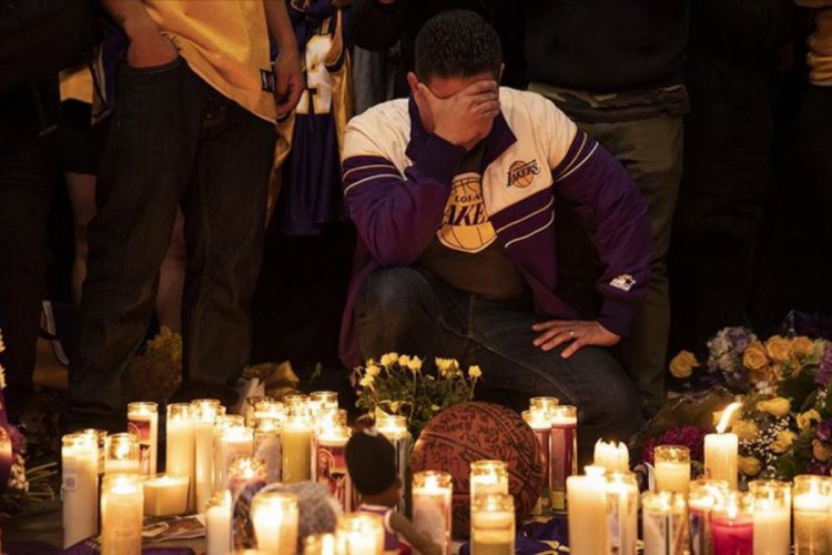 Hayranları Kobe Bryant'ın yasını tutuyor