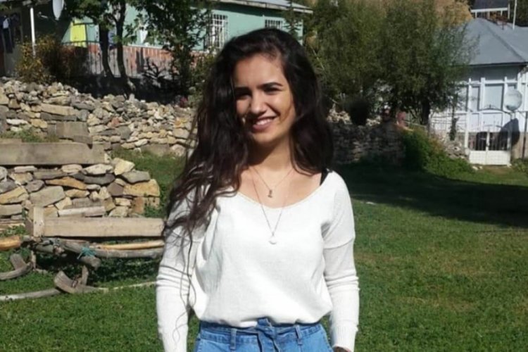 Takla atan otomobildeki Helin &ouml;ld&uuml;, s&uuml;r&uuml;c&uuml; yaralı