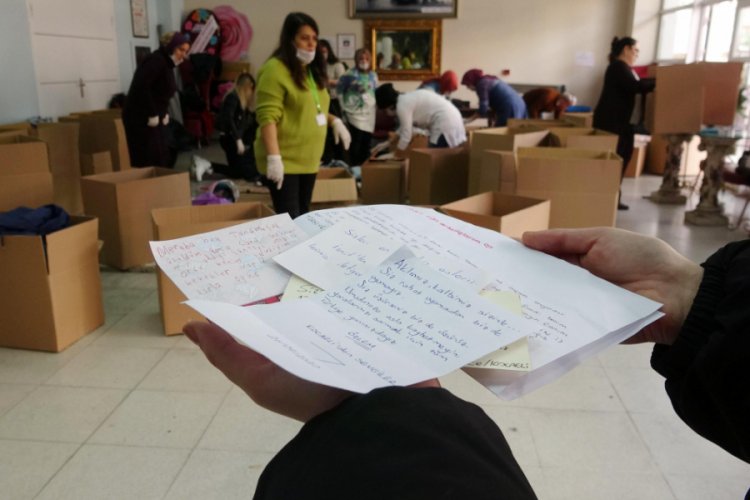 Elazığ'a yardım kolilerinden &ccedil;ıkan notlar duygulandırdı