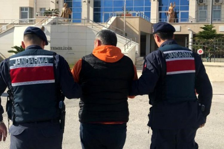 8 ayrı su&ccedil;tan aranırken sahilde yakalandı