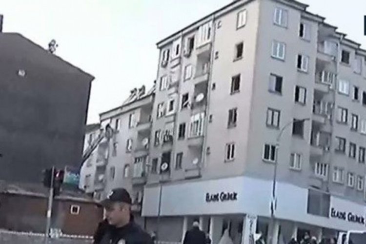 Elazığ Mustafa Paşa'da bir bina boşaltıldı