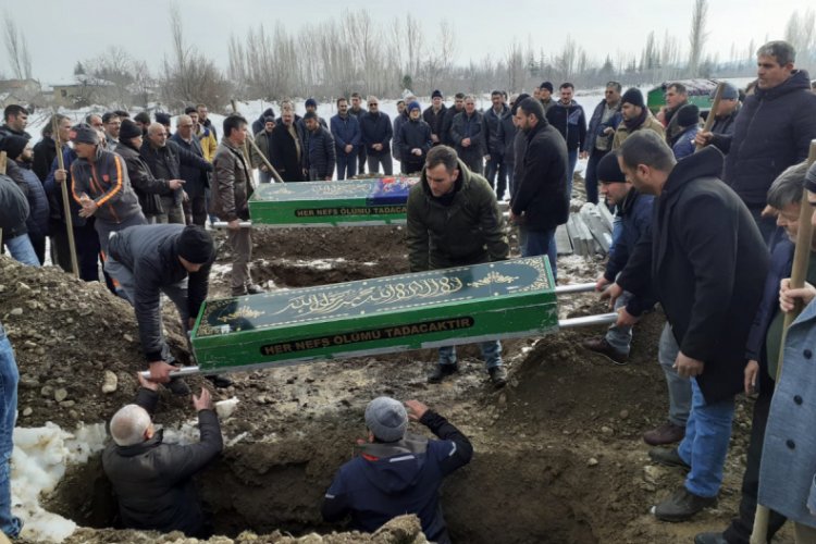Yangında &ouml;len baba, anne ve kızı yan yana toprağa verildi