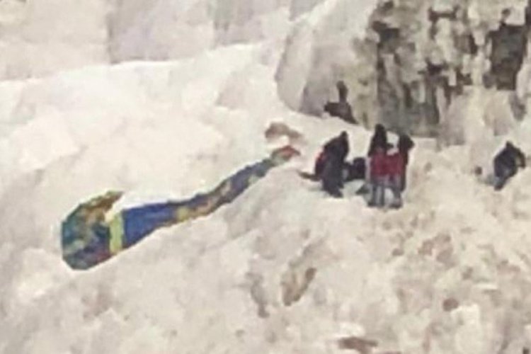Yama&ccedil; paraş&uuml;t&uuml;yle travertenlere d&uuml;şt&uuml;