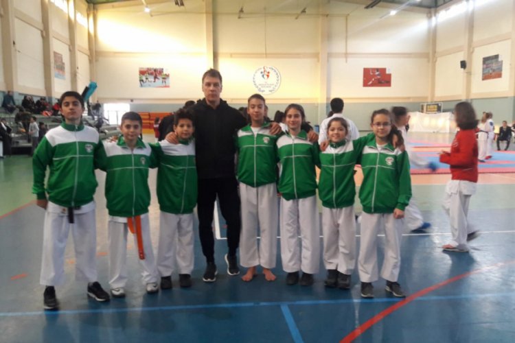 Bursa'da Mustafakemalpaşalı karatecilerden 7 madalya