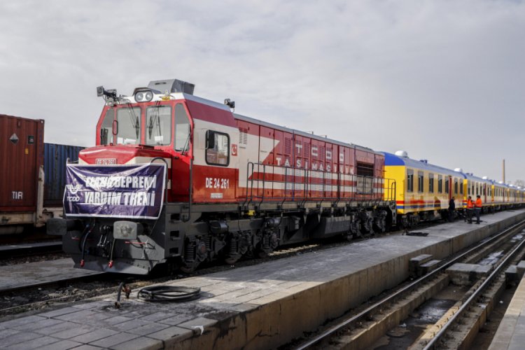 10 vagonlu konaklama treni Elazığ Tren Garı'na ulaştı