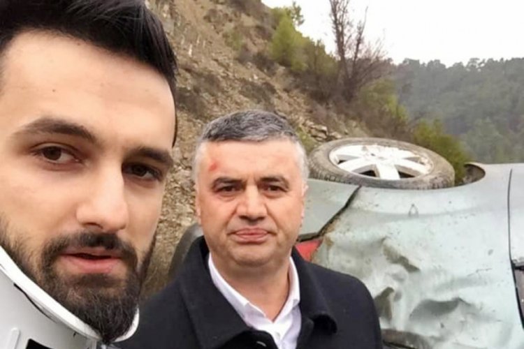 AK Parti'li başkan ve 2 kişi, takla atan otomobilde yaralandı