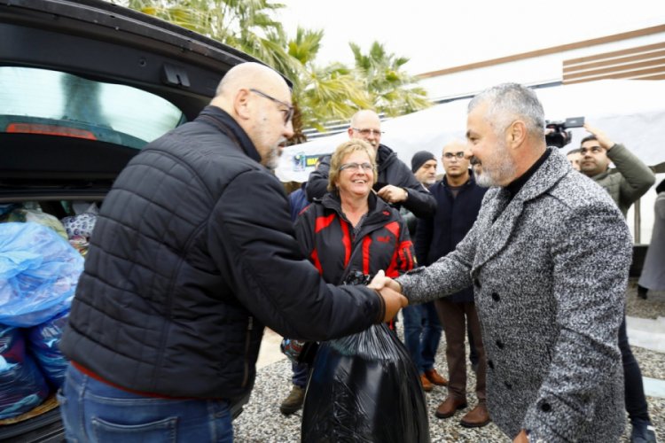 Manavgat'ta yerleşik Almanlardan depremzedelere yardım